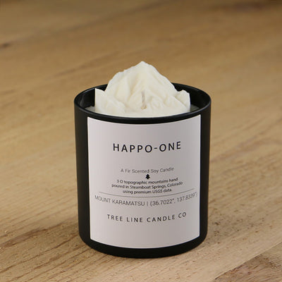  A white soy wax replica candle of Happo-one mountain in a round, black glass.